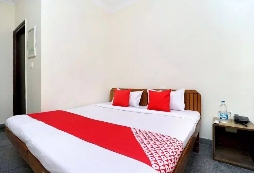Hotelli Amrit Guest House By Oyo Rooms