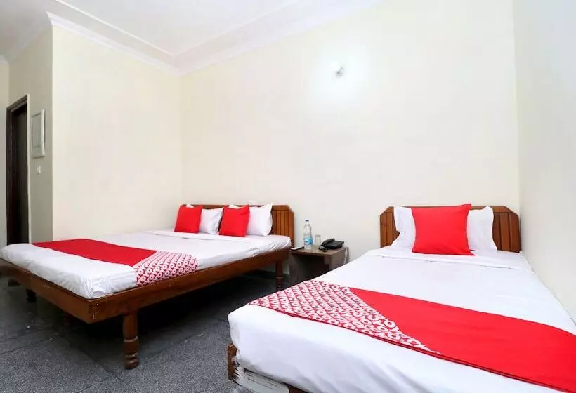 Hotelli Amrit Guest House By Oyo Rooms