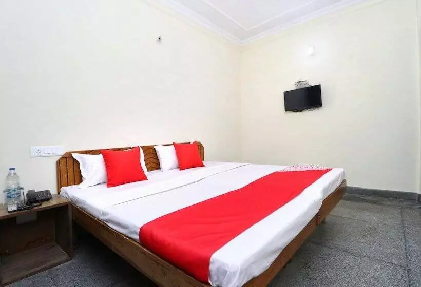 Hotelli Amrit Guest House By Oyo Rooms