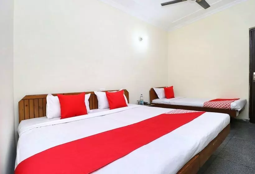 Hotelli Amrit Guest House By Oyo Rooms