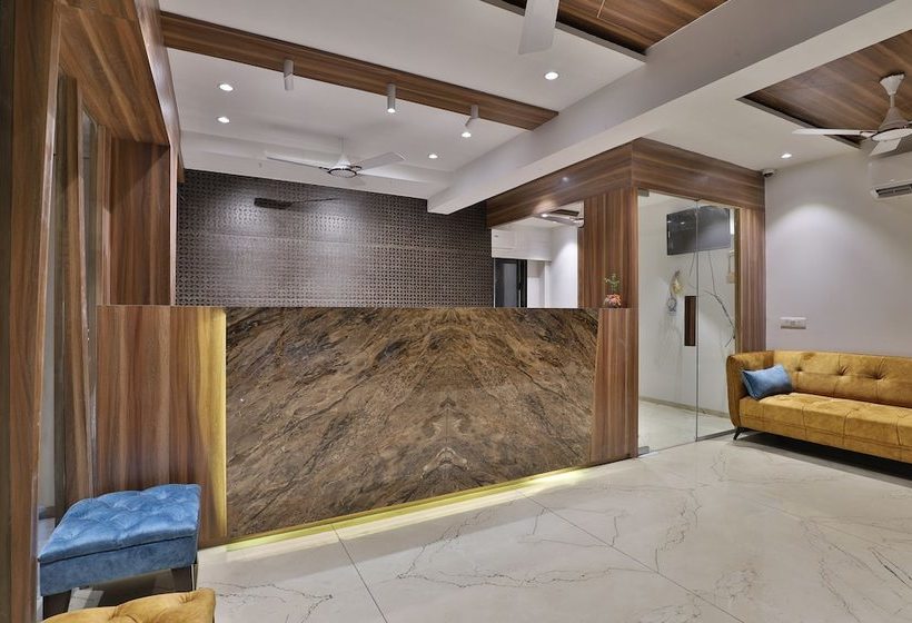 فندق Privya By Oyo Rooms