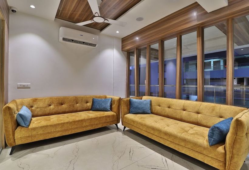 فندق Privya By Oyo Rooms