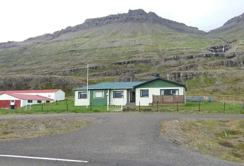 پانسیون Gljúfraborg