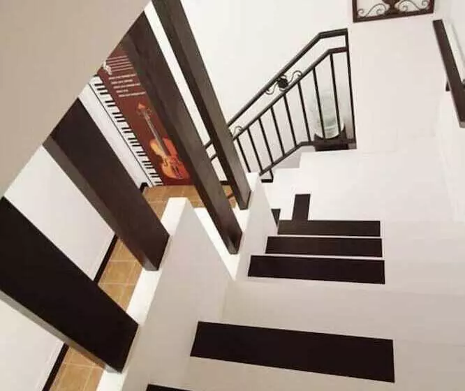 پانسیون Little Pianist Hostel