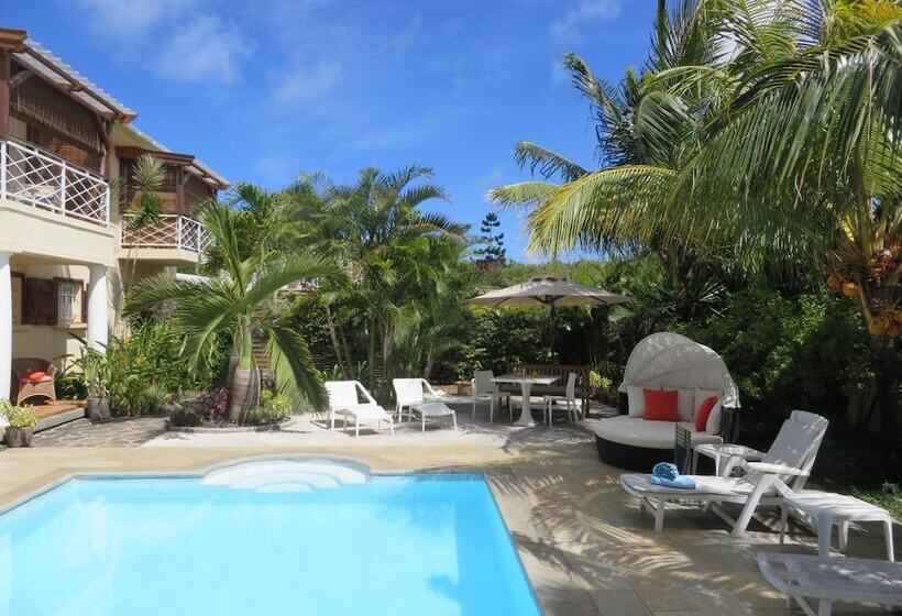 پانسیون Villa Kreola