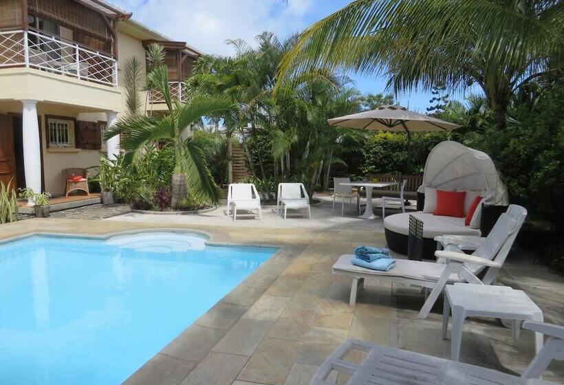 پانسیون Villa Kreola