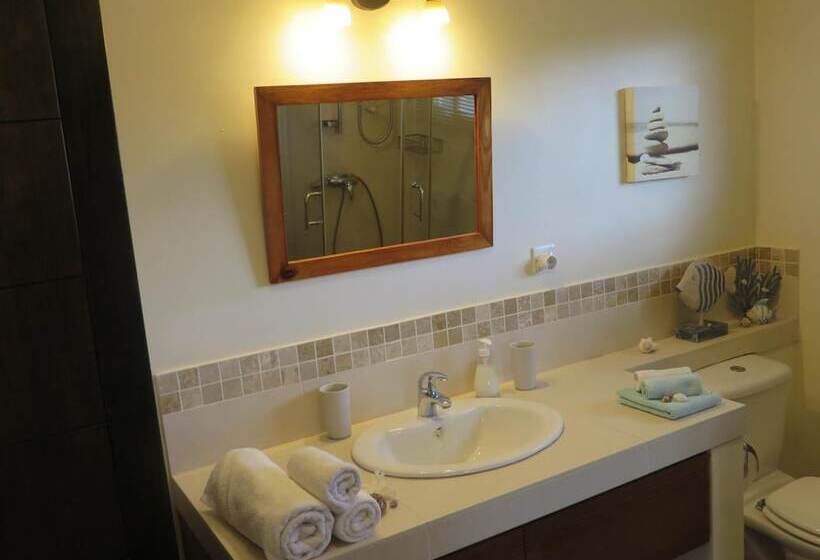 پانسیون Villa Kreola