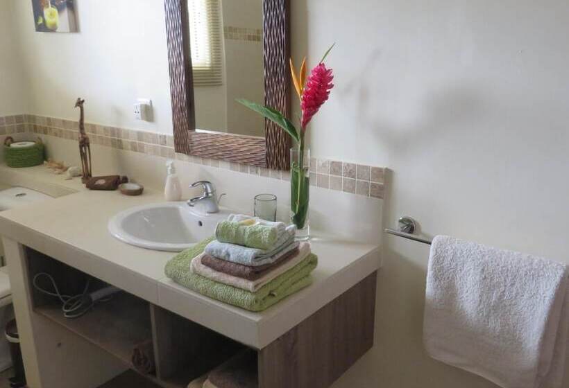 پانسیون Villa Kreola