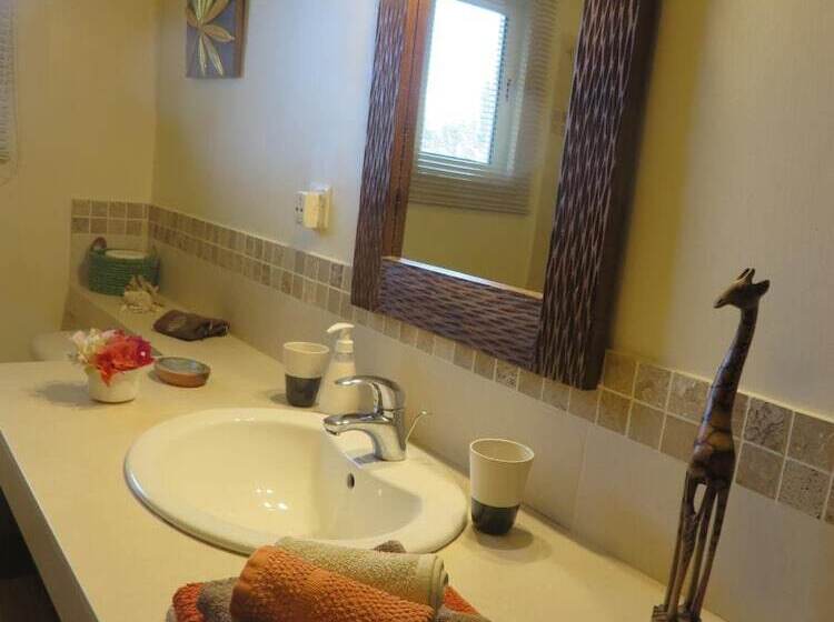 پانسیون Villa Kreola