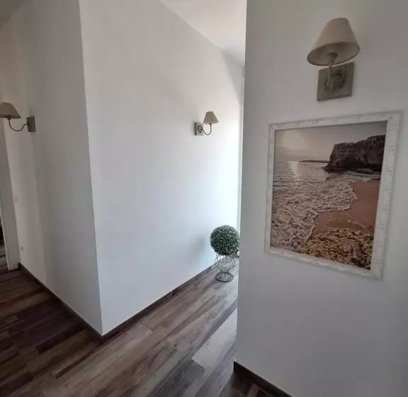 ペンション Vistamare House