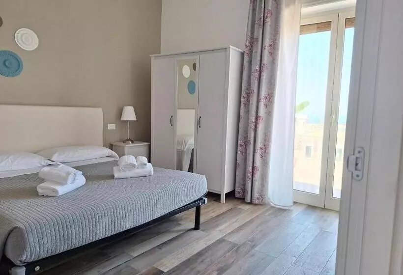 ペンション Vistamare House