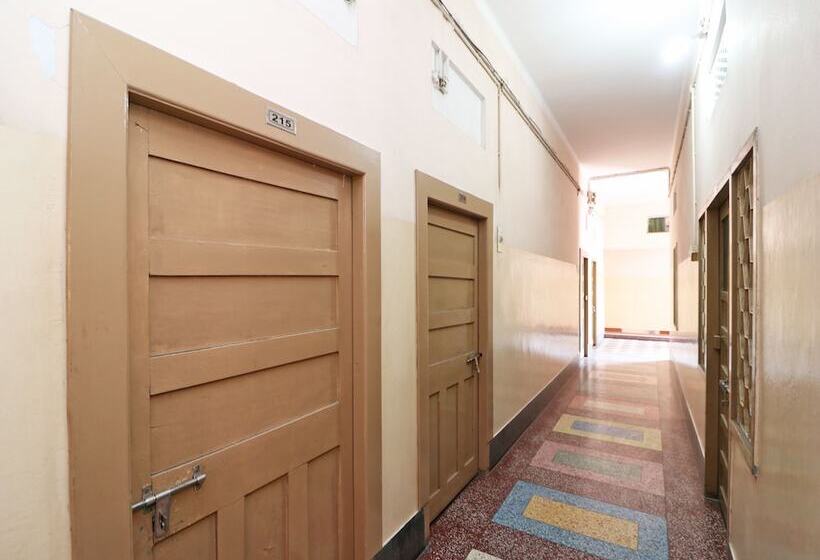 Spot On 39527 Hotel Saraogi