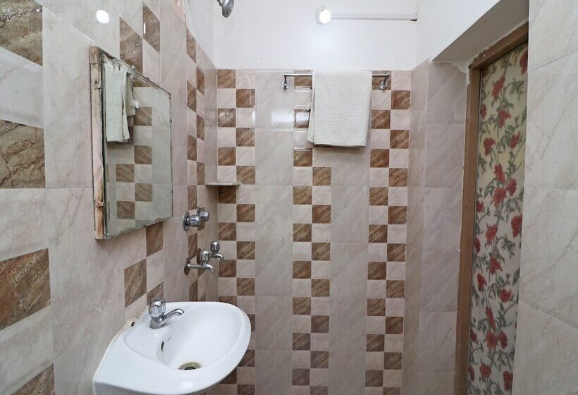 Spot On 39527 Hotel Saraogi