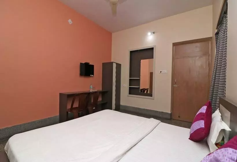 Spot On 39527 Hotel Saraogi