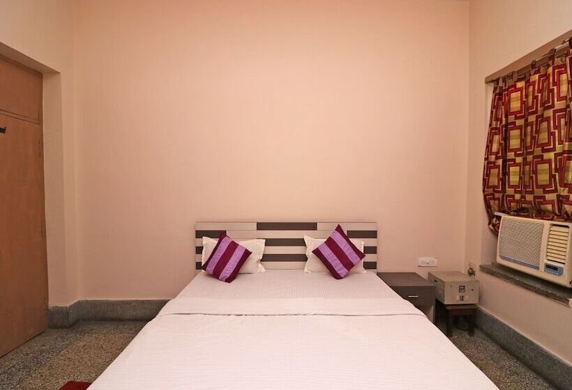 Spot On 39527 Hotel Saraogi