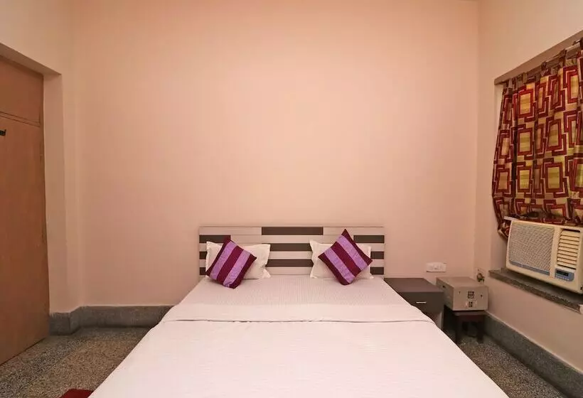 Spot On 39527 Hotel Saraogi