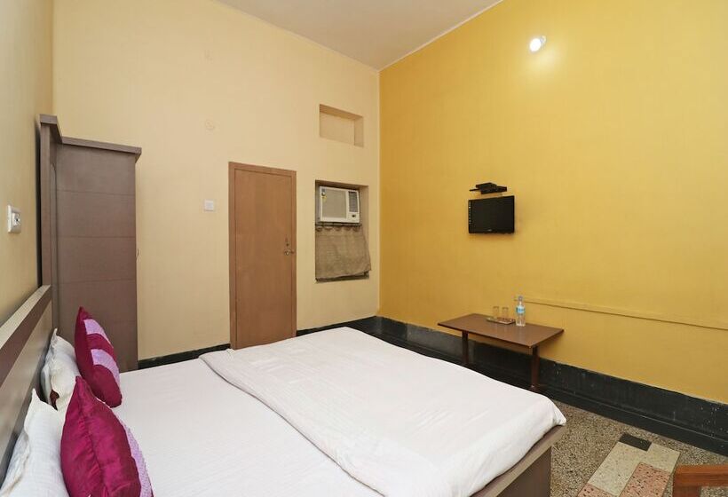 Spot On 39527 Hotel Saraogi