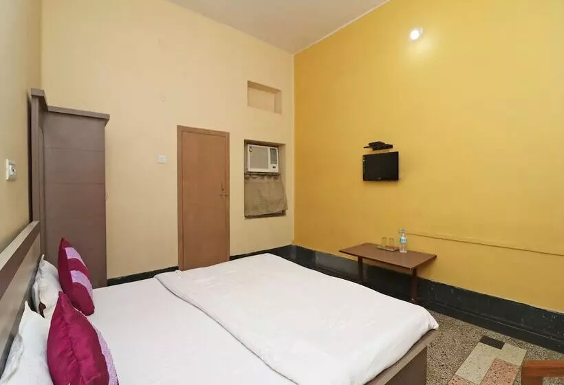 Spot On 39527 Hotel Saraogi