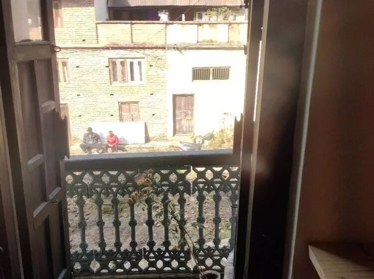 تختخواب و صبحانه Dalucha Heritage Home