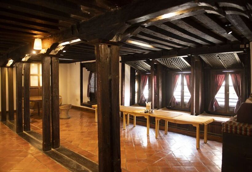 تختخواب و صبحانه Newa Chen Historic House Unesco