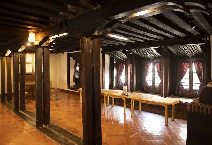 تختخواب و صبحانه Newa Chen Historic House Unesco