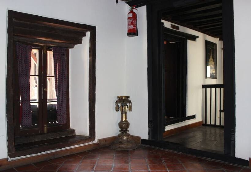 تختخواب و صبحانه Newa Chen Historic House Unesco