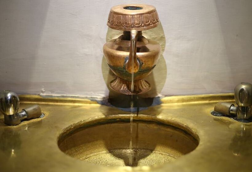 تختخواب و صبحانه Newa Chen Historic House Unesco