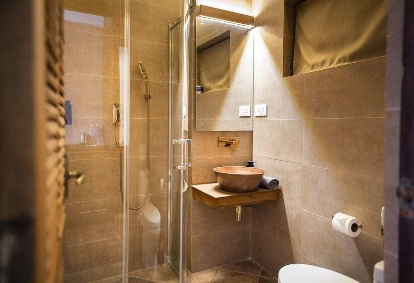 تختخواب و صبحانه Newa Chen Historic House Unesco