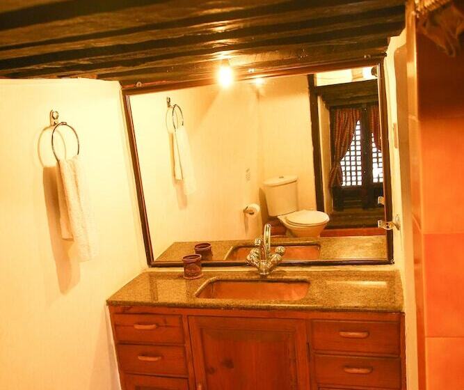 تختخواب و صبحانه Newa Chen Historic House Unesco