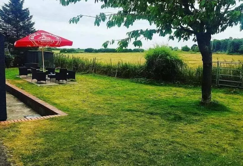 Hostelli Old Red House