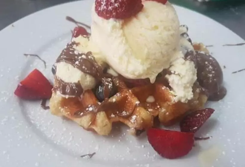 Hostelli Old Red House