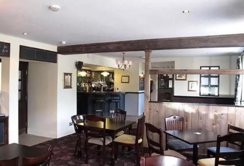 Hostelli Old Red House