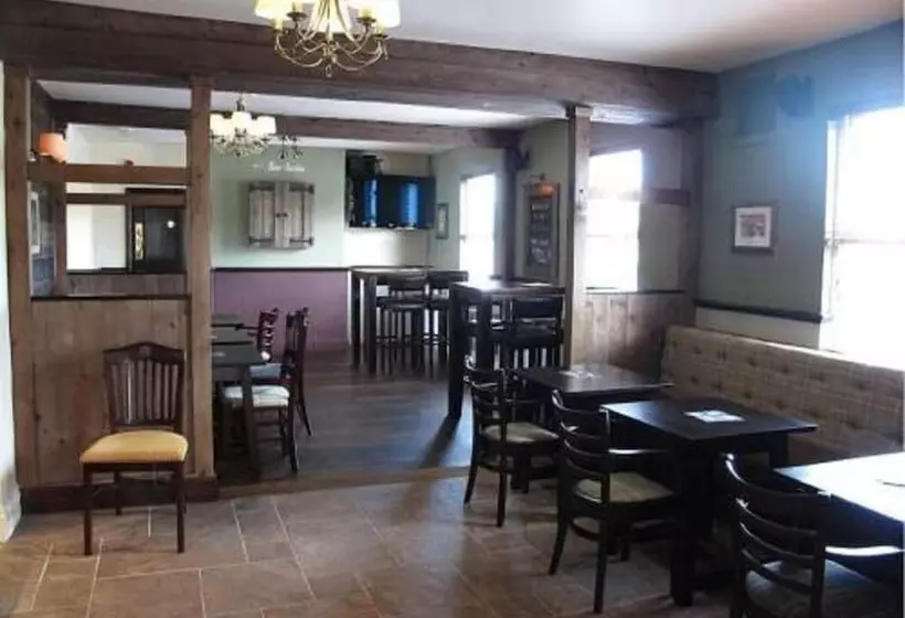 Hostelli Old Red House