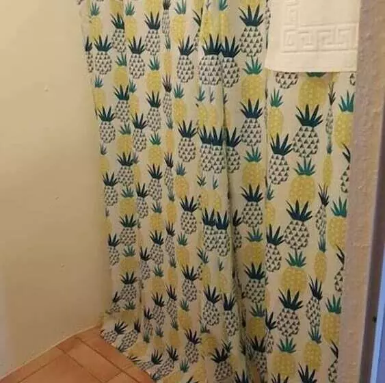 Hostelli Old Red House