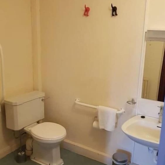 פונדק Old Red House