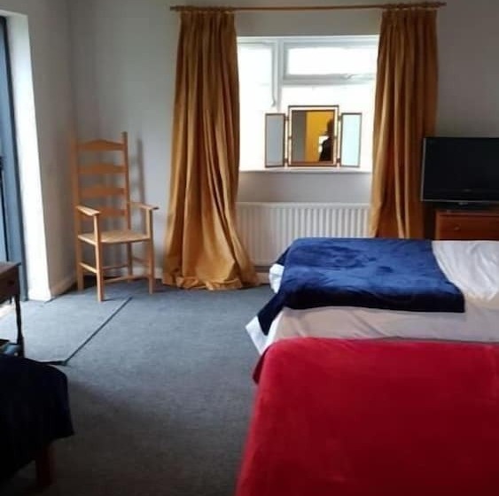 פונדק Old Red House