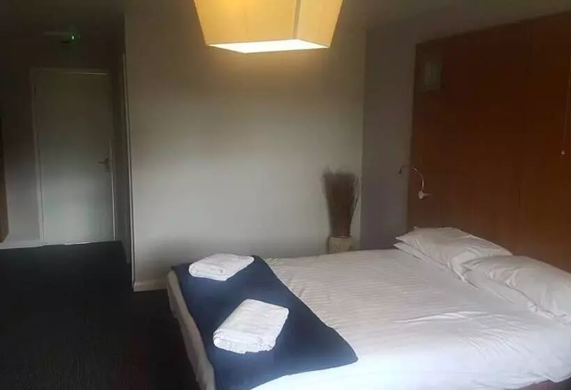 Hostelli Old Red House