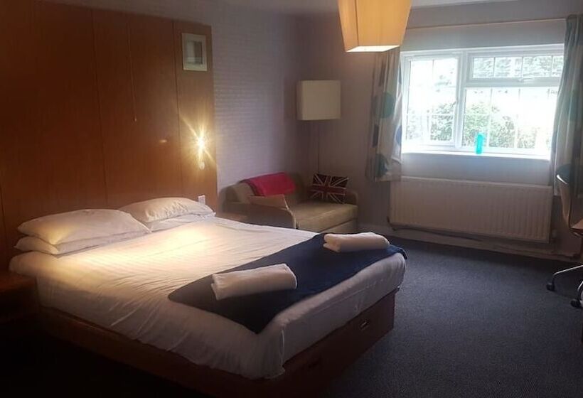 פונדק Old Red House