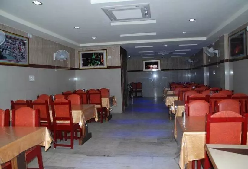 ホテル Aashiyana & Restaurant