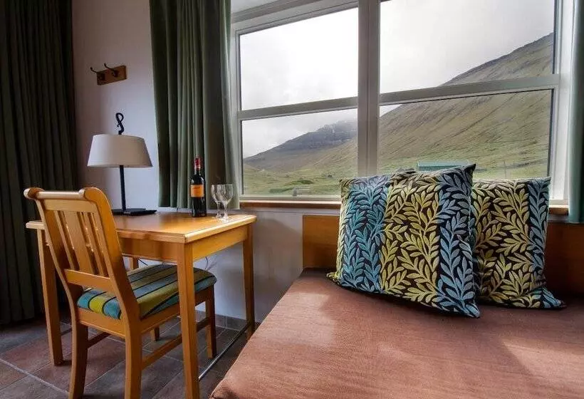 Hotelli Gjaargardur Guesthouse Gjogv