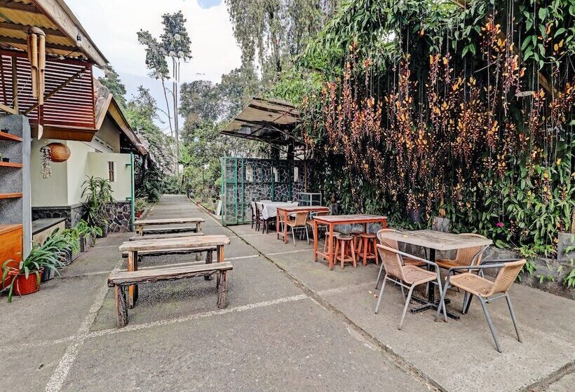 בית מלון כפרי Collection O 90461 Graha Atmadja Syariah Guest House