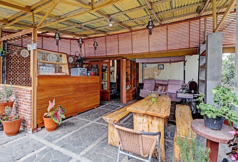 בית מלון כפרי Collection O 90461 Graha Atmadja Syariah Guest House