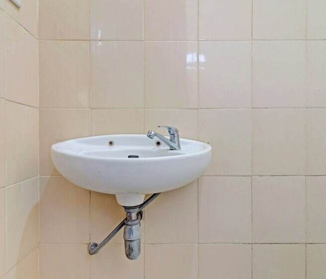 בית מלון כפרי Collection O 90461 Graha Atmadja Syariah Guest House