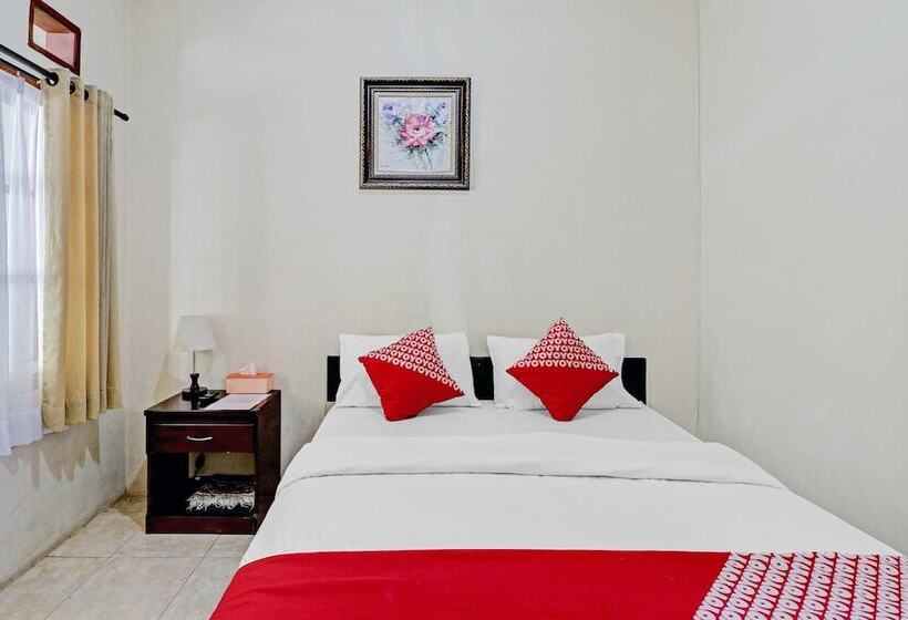 בית מלון כפרי Collection O 90461 Graha Atmadja Syariah Guest House