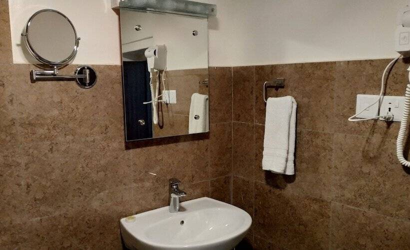 هتل Heranya La:ku