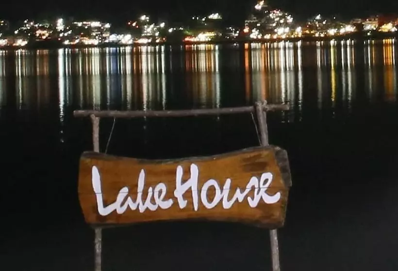 هتل The Lake House