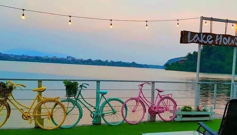 هتل The Lake House