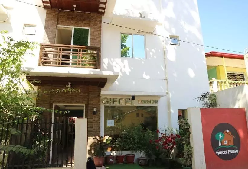 Hotelli Giecel Pension