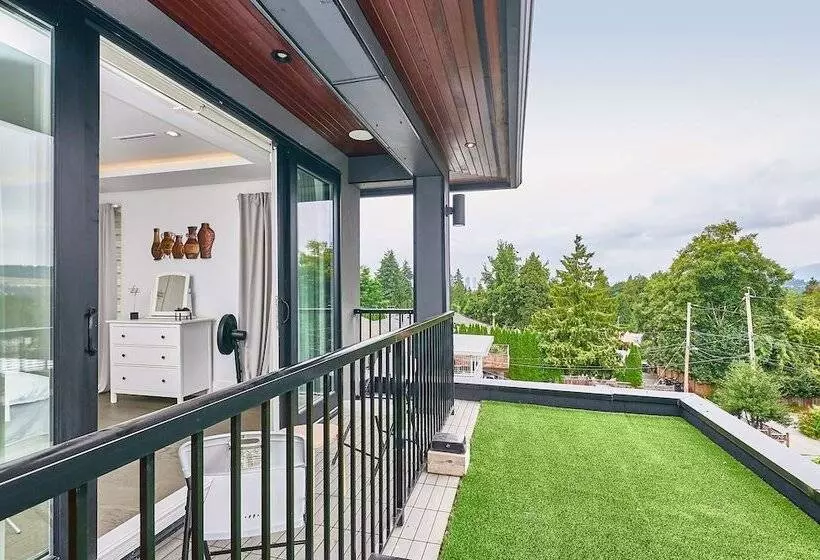 ペンション The Chateau