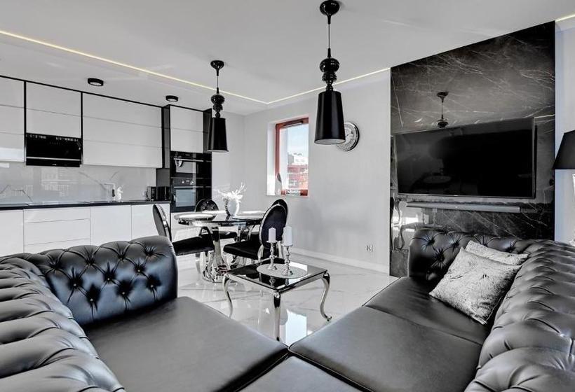 Frey Homes Waterlane Glamour Swimming Pool & Spa